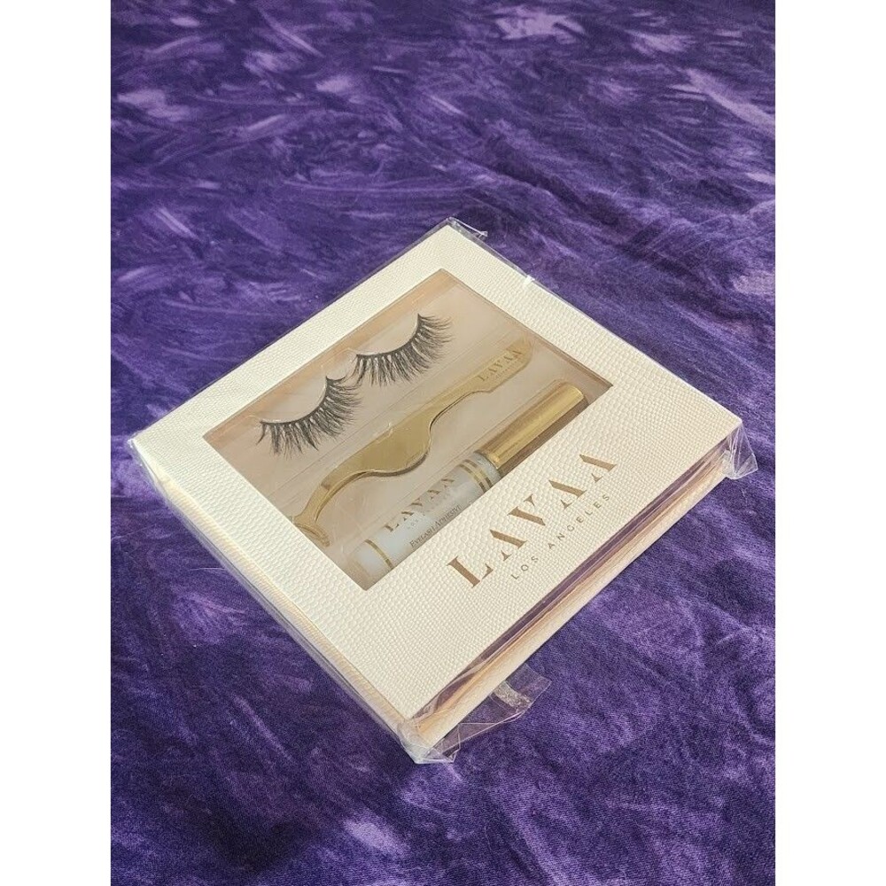 LAVAA Lashes Flirty Lash Set 3D Mink Applicator Glue Strip Eyelashes Multi Uses